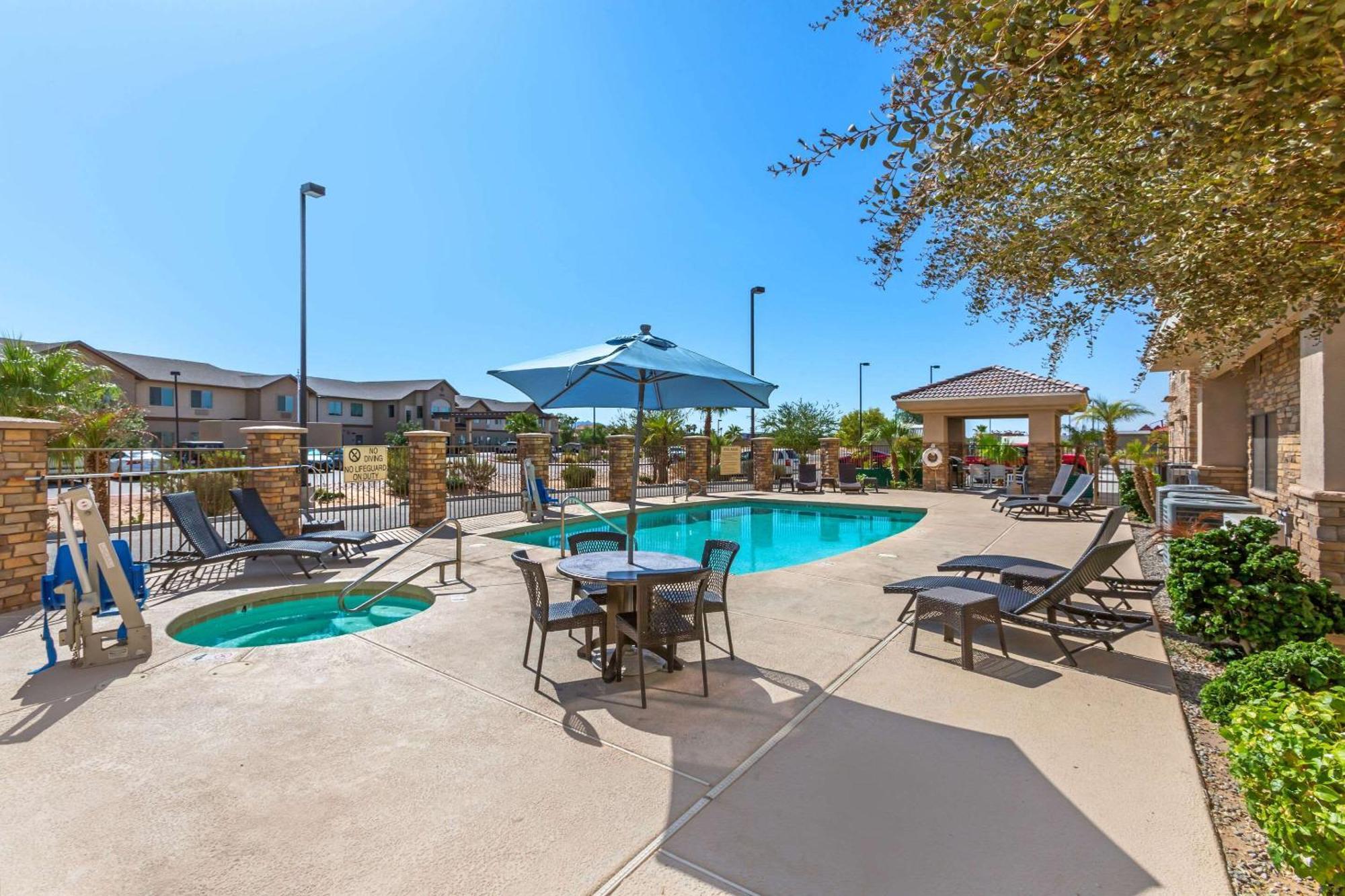Comfort Inn And Suites Yuma I-8 Екстериор снимка