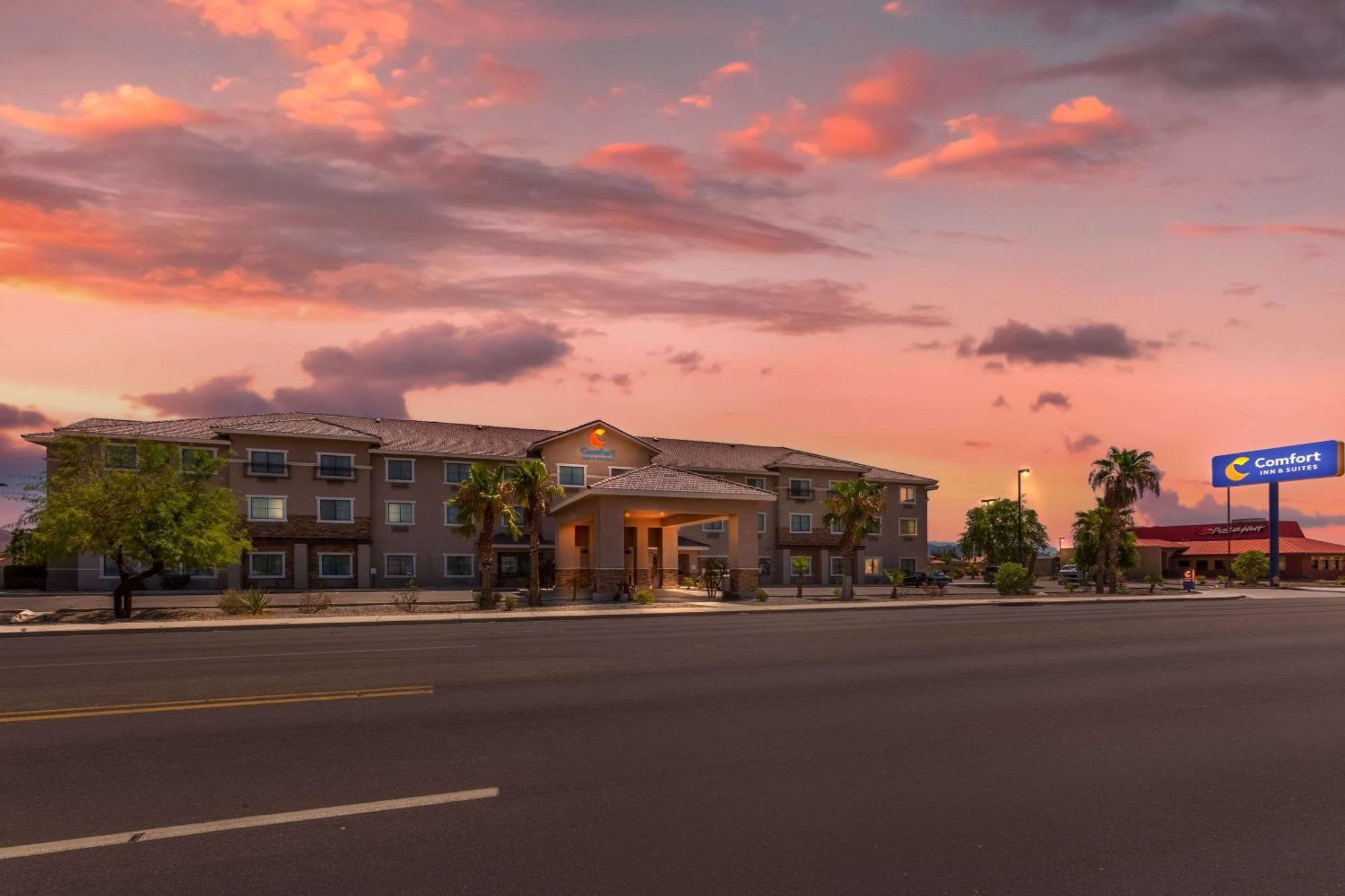 Comfort Inn And Suites Yuma I-8 Екстериор снимка